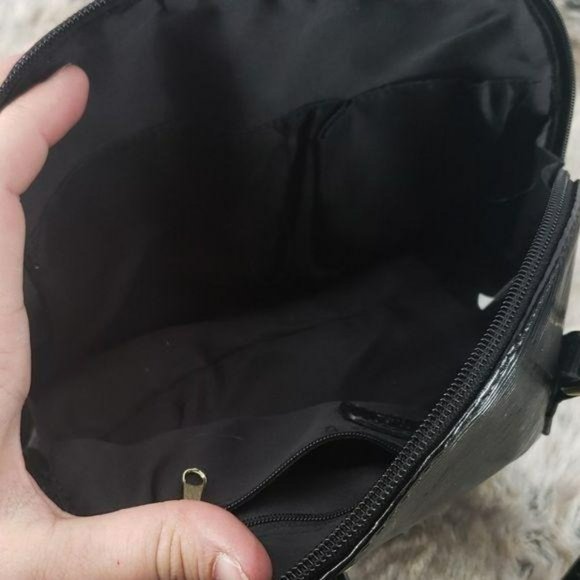 Apt. 9 Lock and Key Accent Black Vinyl Zip Up Purse Handbag - Picture 6 of 8